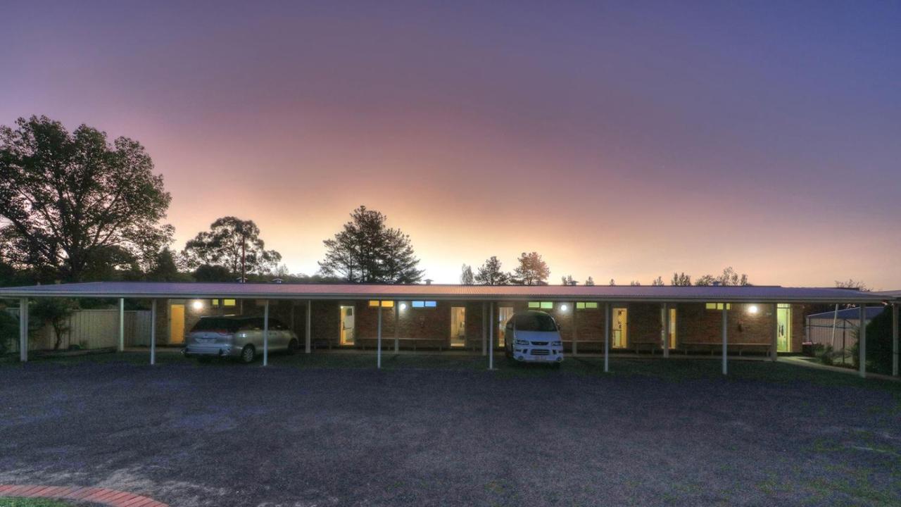 Glen Innes Motel Exterior photo
